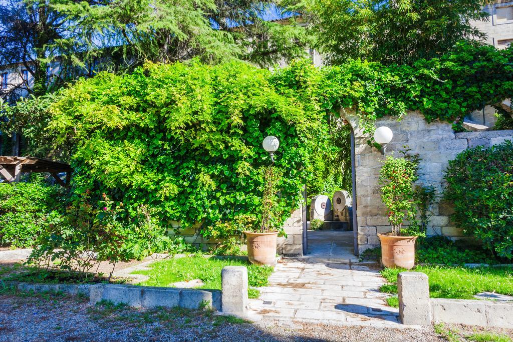 Auberge Du Pont Romain Sommières Exteriör bild